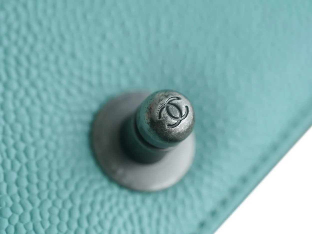 샤넬 보이백 스몰 티파니 블루 은장 캐비어