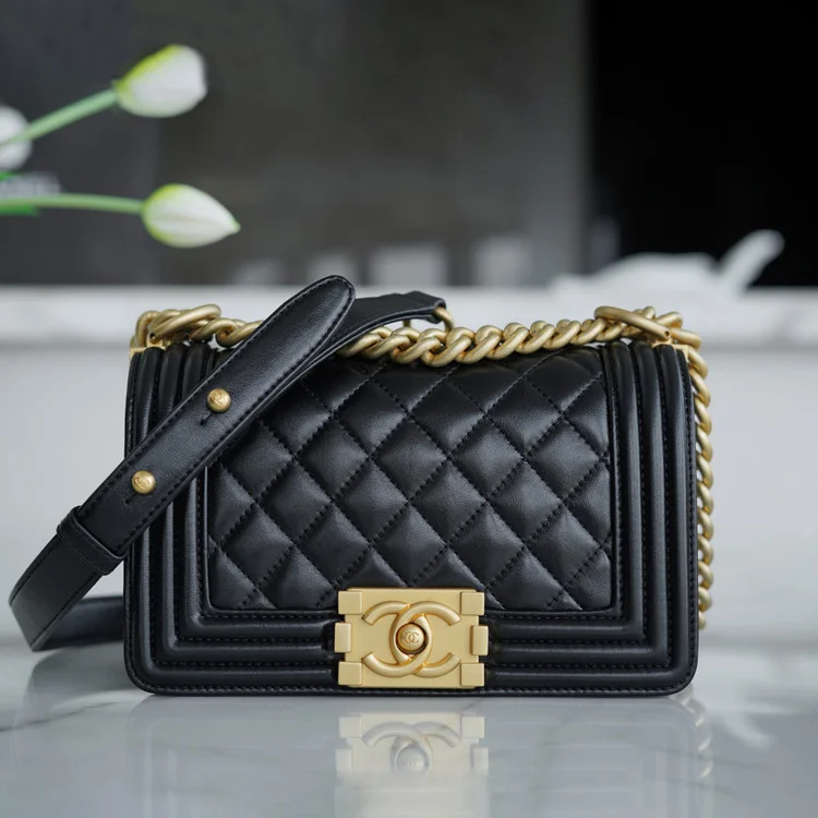 샤넬 보이백 스몰 블랙 금장 램스킨