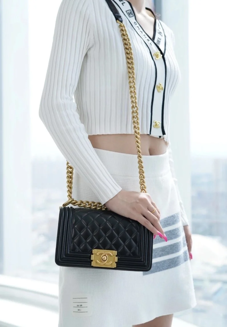 샤넬 보이백 스몰 블랙 금장 램스킨