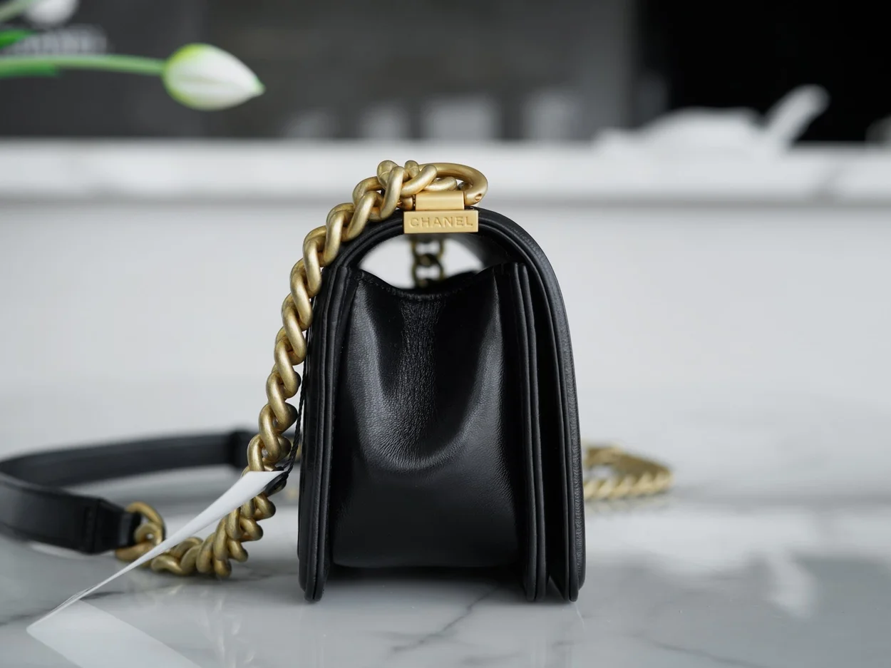 샤넬 보이백 스몰 블랙 금장 램스킨