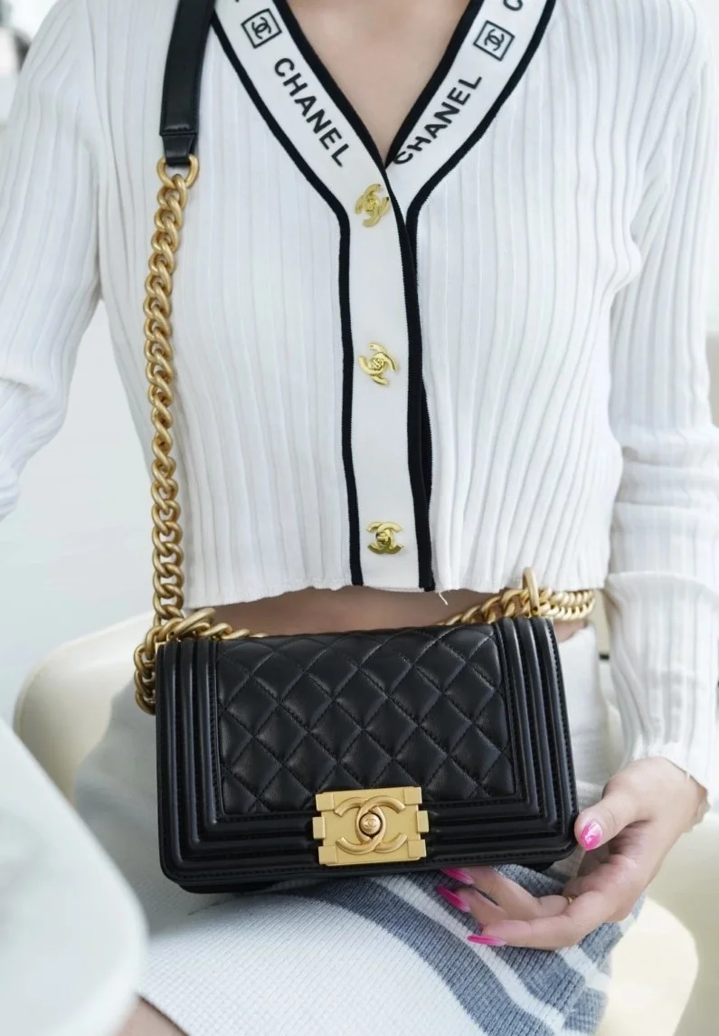 샤넬 보이백 스몰 블랙 금장 램스킨
