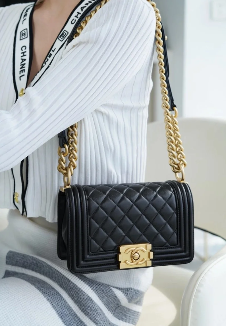 샤넬 보이백 스몰 블랙 금장 램스킨