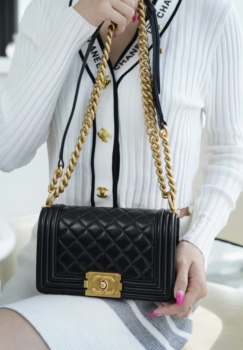 샤넬 보이백 스몰 블랙 금장 램스킨