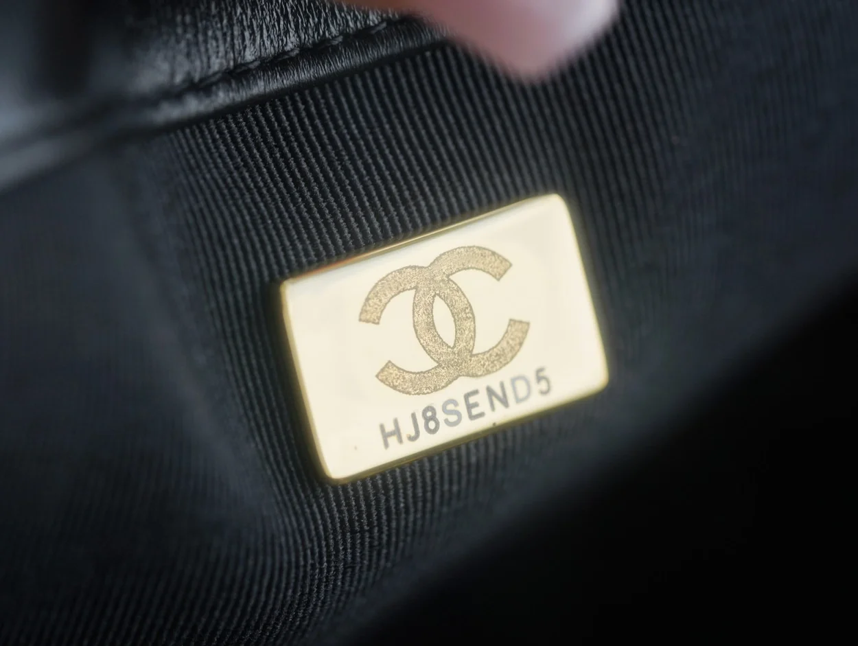 샤넬 보이백 스몰 블랙 금장 램스킨