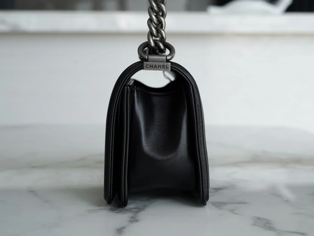 샤넬 보이백 스몰 블랙 은장 램스킨