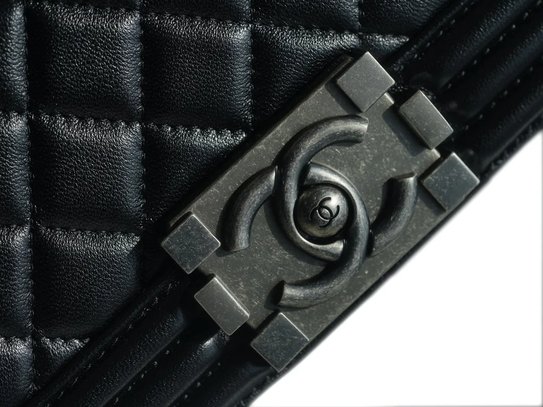 샤넬 보이백 스몰 블랙 은장 램스킨