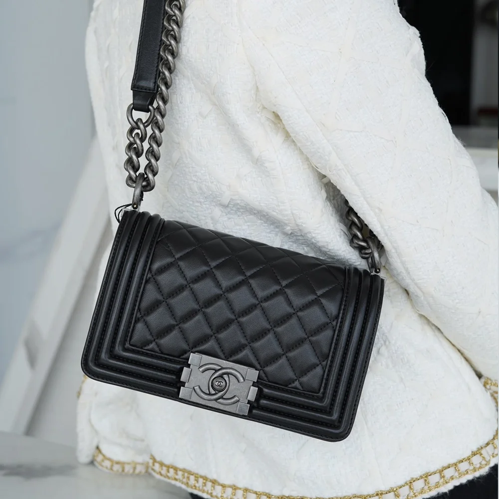 샤넬 보이백 스몰 블랙 은장 램스킨