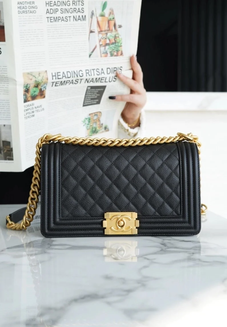 샤넬 캐비어 보이백 미디엄 골드 버클