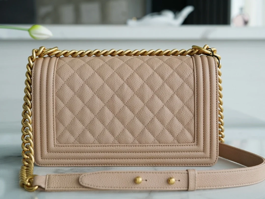 샤넬 보이백 미디엄 베이지 금장 캐비어