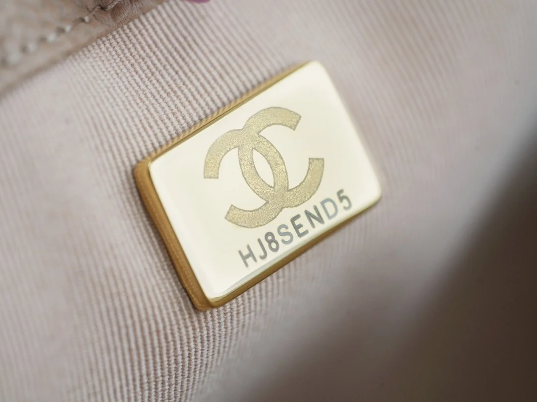 샤넬 보이백 미디엄 베이지 금장 캐비어