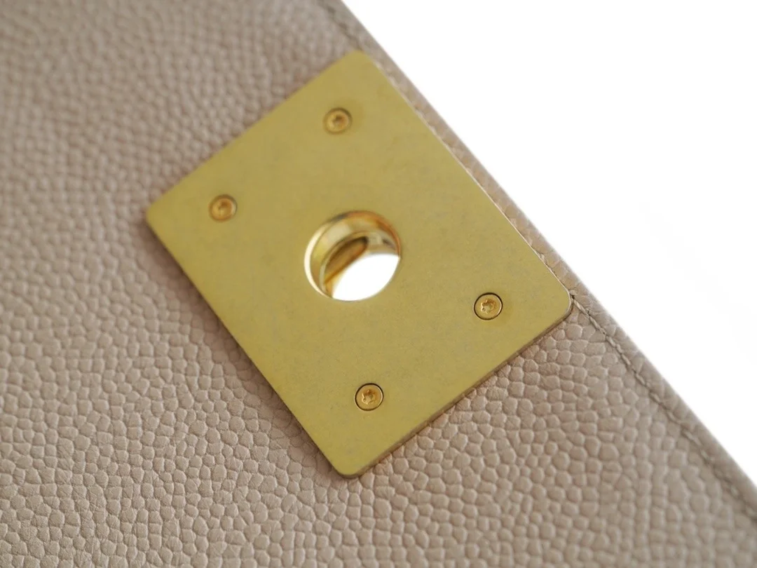 샤넬 보이백 미디엄 베이지 금장 캐비어