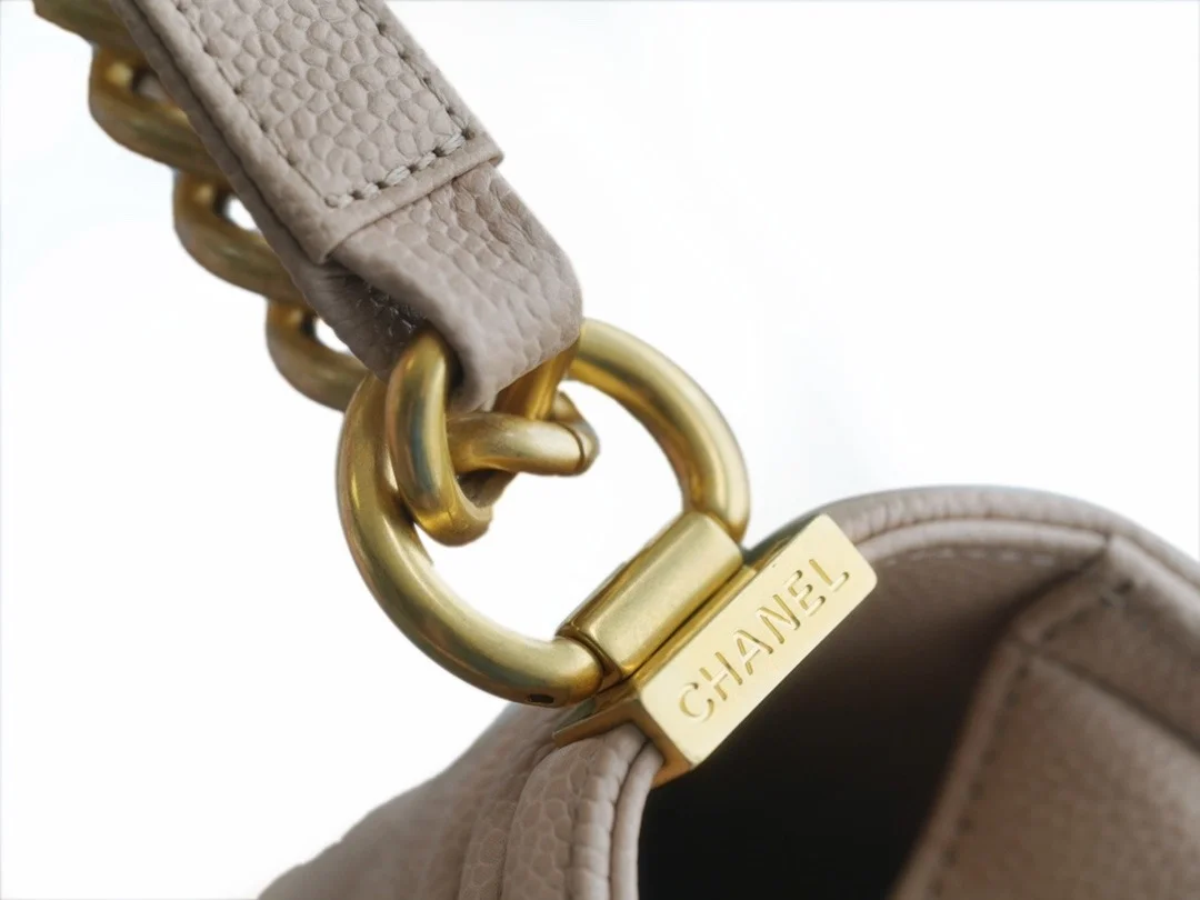 샤넬 보이백 미디엄 베이지 금장 캐비어