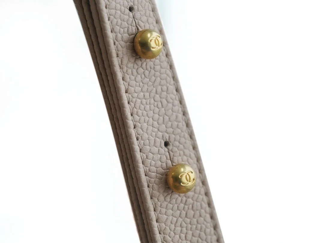 샤넬 보이백 미디엄 베이지 금장 캐비어