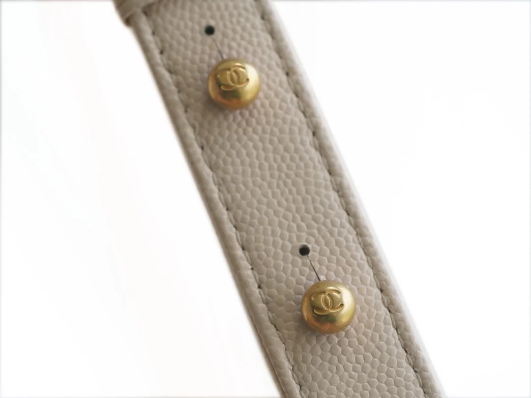 샤넬 보이백 미디엄 라이트 베이지 금장 캐비어