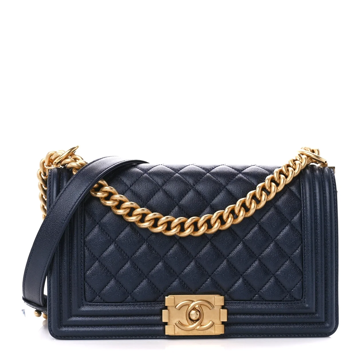 샤넬 보이백 미디엄 다크 블루 금장 캐비어
