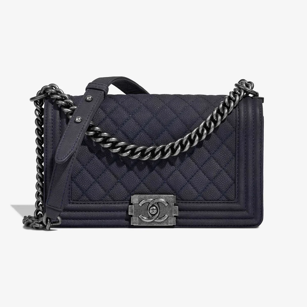 샤넬 보이백 미디엄 다크 블루 은장 캐비어