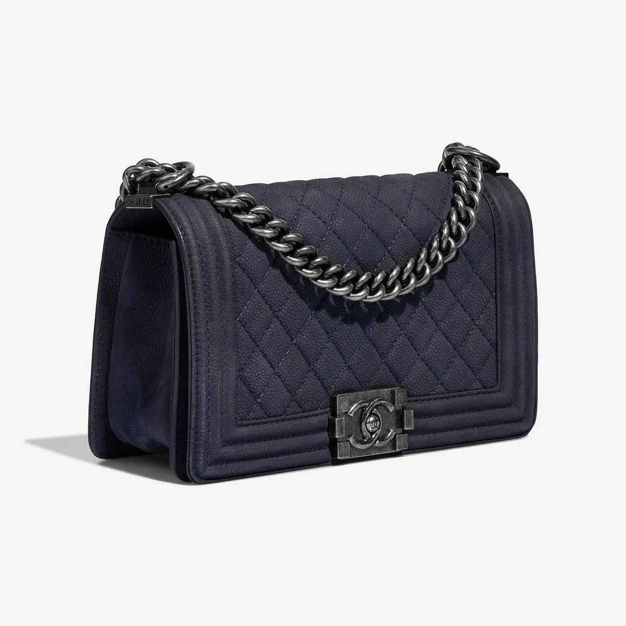 샤넬 보이백 미디엄 다크 블루 은장 캐비어
