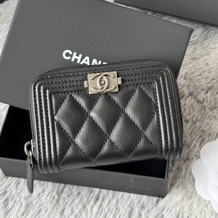 샤넬 보이 램스킨 은장 카드지갑 A80602