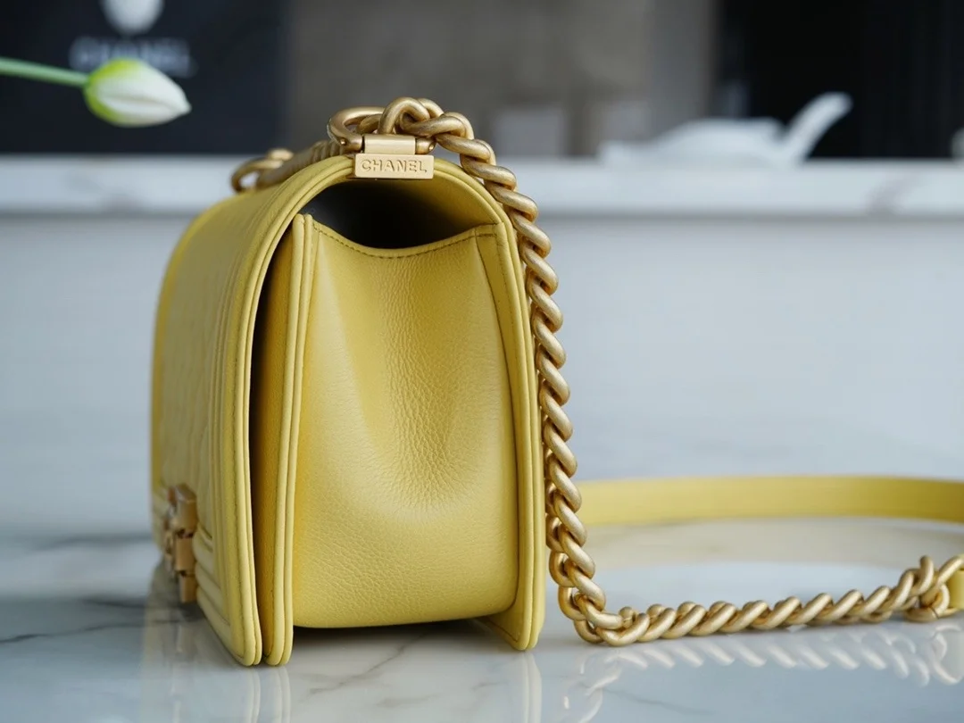 샤넬 보이백 미디엄 옐로우 금장 캐비어