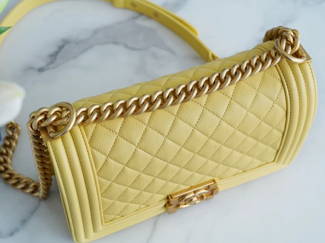 샤넬 보이백 미디엄 옐로우 금장 캐비어