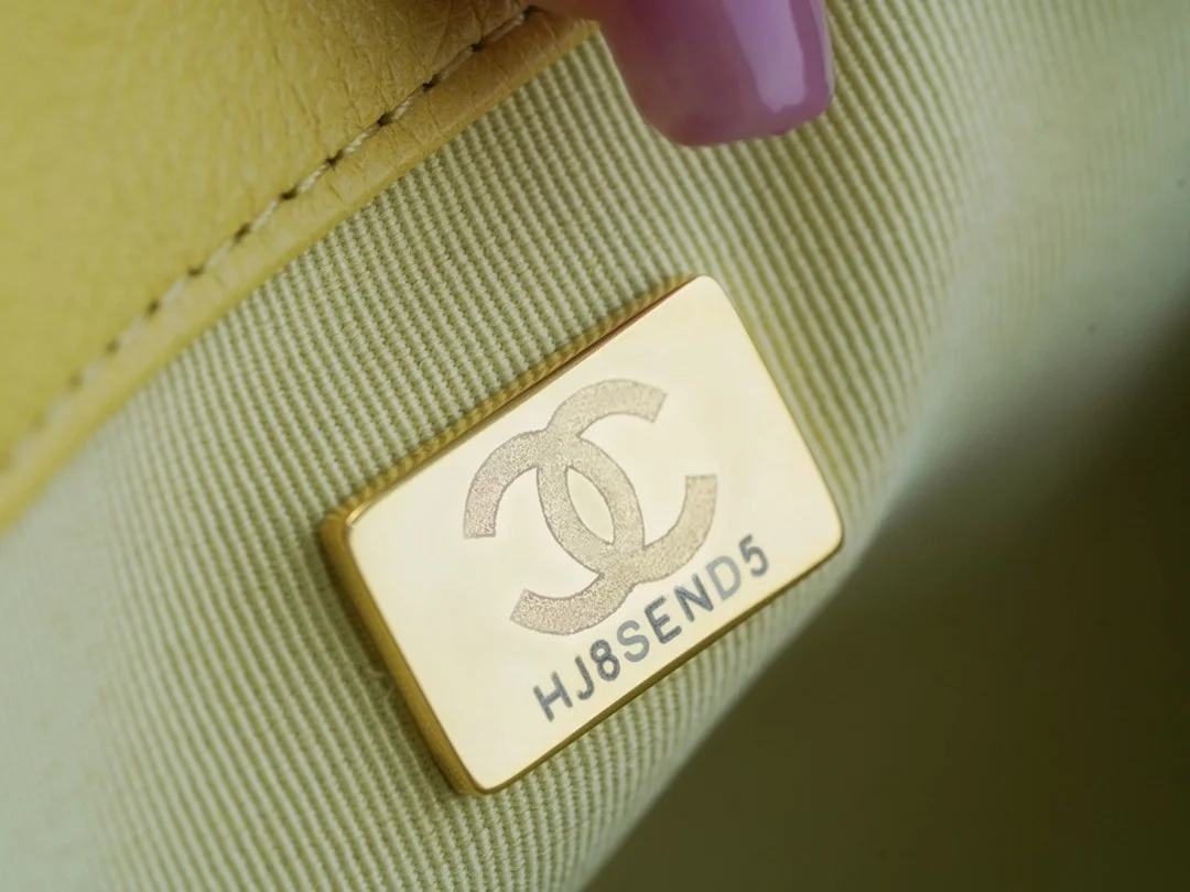 샤넬 보이백 미디엄 옐로우 금장 캐비어