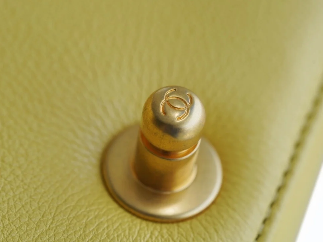 샤넬 보이백 미디엄 옐로우 금장 캐비어