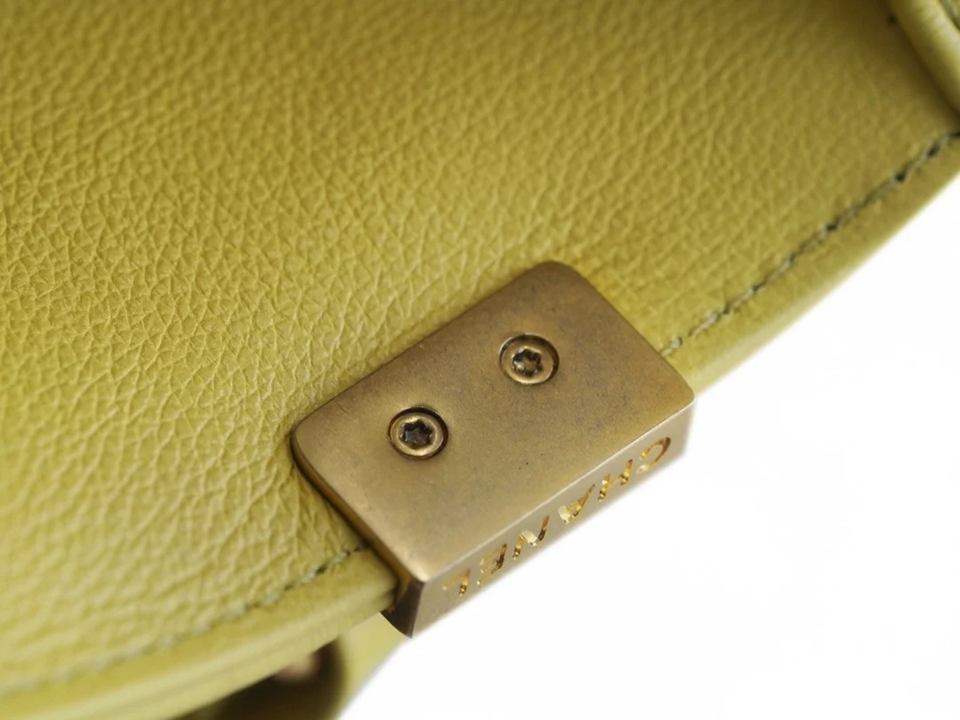 샤넬 보이백 미디엄 옐로우 금장 캐비어