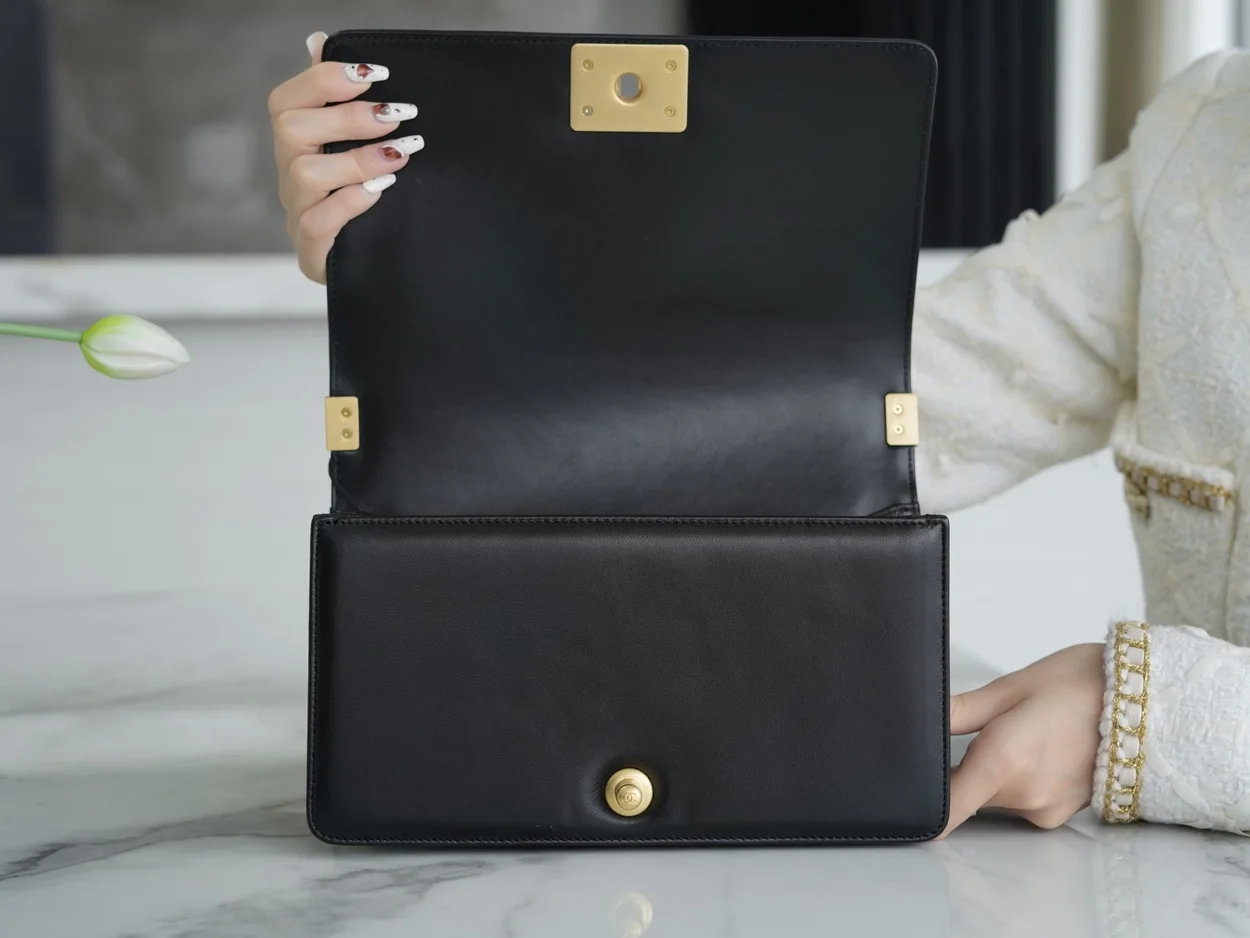 샤넬 램스킨 보이백 미디엄 골드 버클