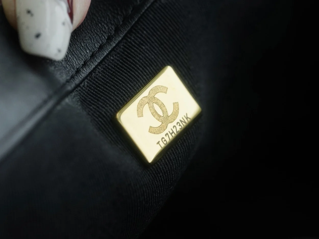 샤넬 램스킨 보이백 미디엄 골드 버클