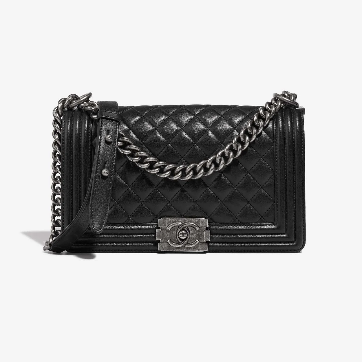 샤넬 보이백 미디엄 블랙 은장 램스킨