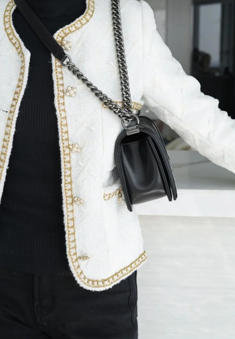 샤넬 보이백 미디엄 블랙 은장 램스킨