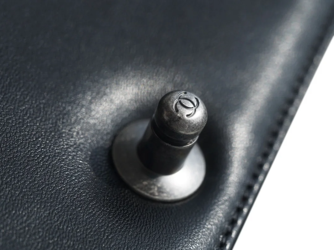 샤넬 보이백 미디엄 블랙 은장 램스킨