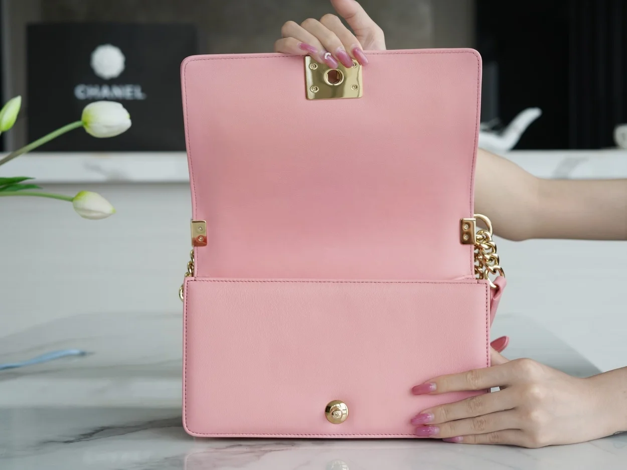 샤넬 보이백 미디엄 핑크 금장