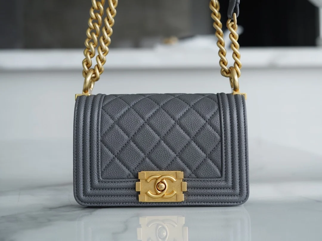 샤넬 보이백 미니 다크 그레이 금장 캐비어
