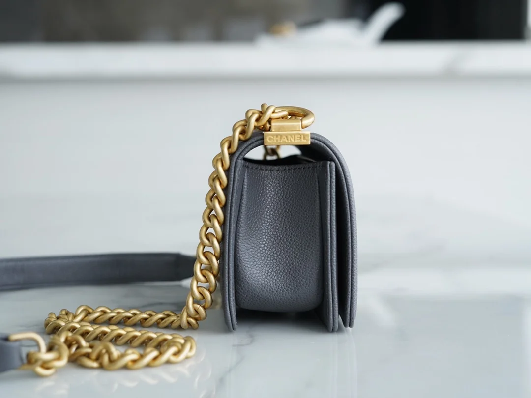 샤넬 보이백 미니 다크 그레이 금장 캐비어