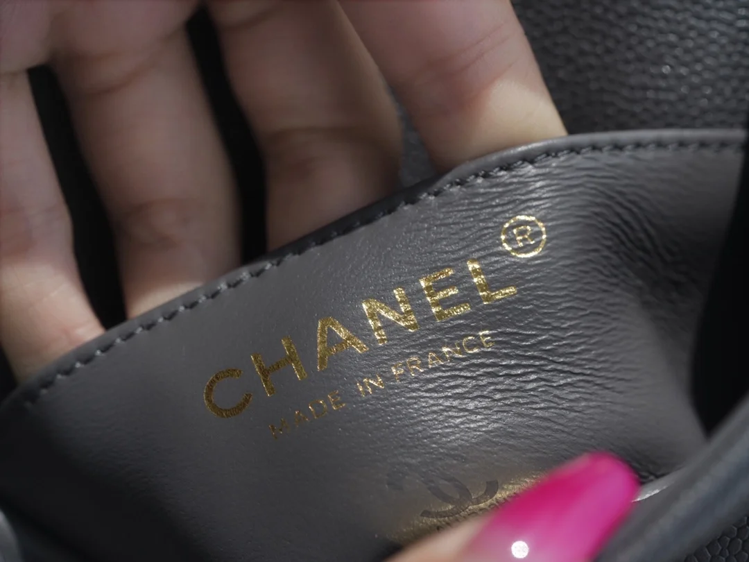 샤넬 보이백 미니 다크 그레이 금장 캐비어