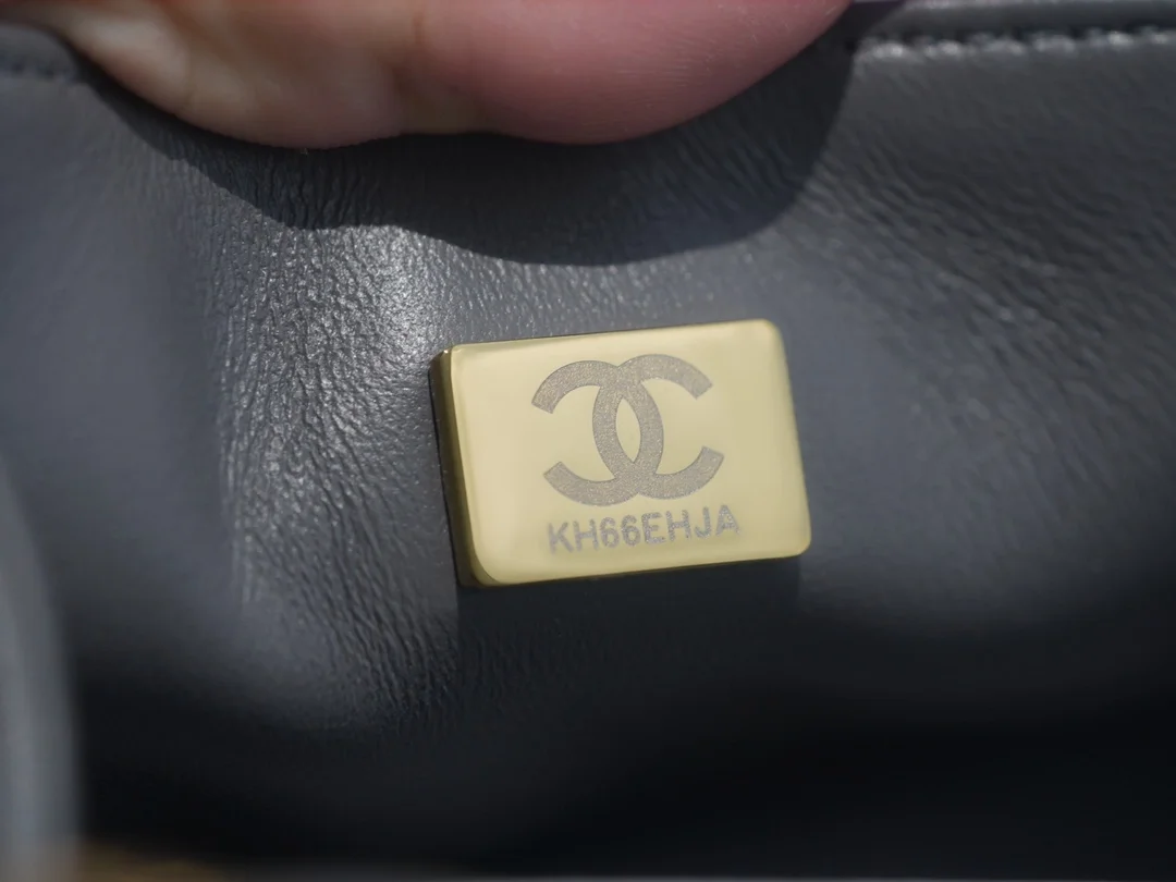 샤넬 보이백 미니 다크 그레이 금장 캐비어