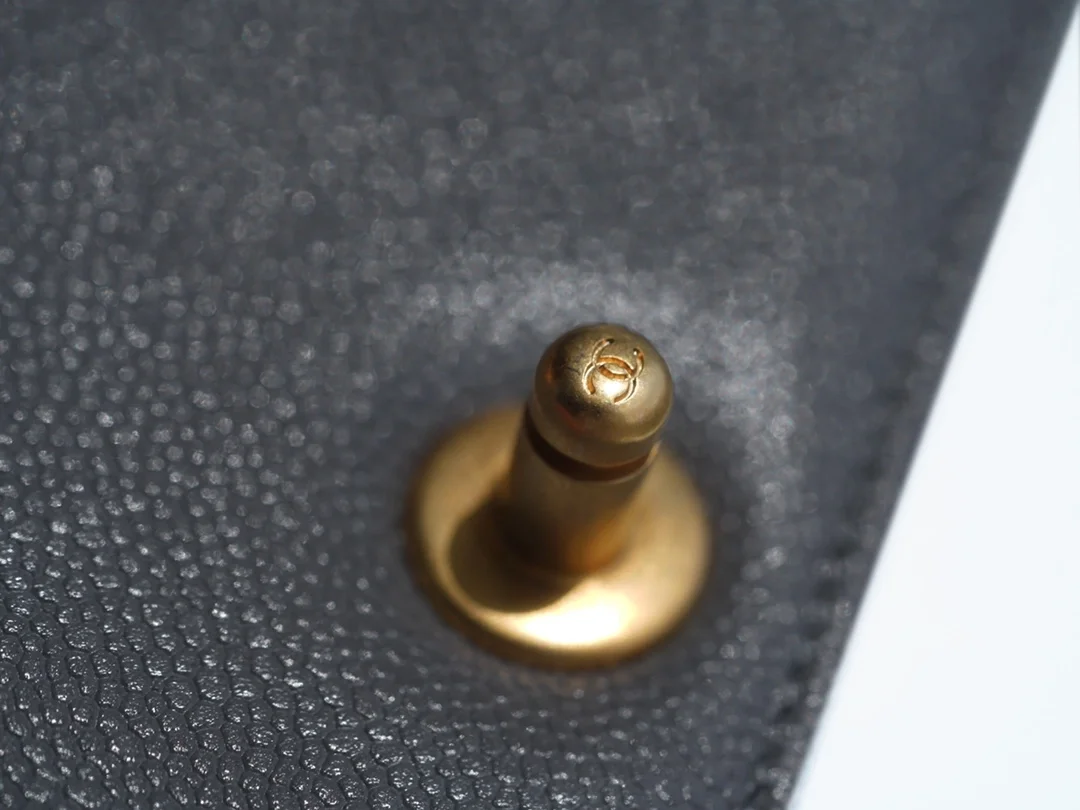 샤넬 보이백 미니 다크 그레이 금장 캐비어