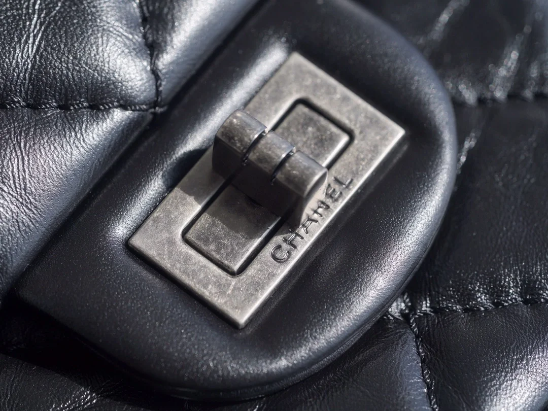 샤넬 2.55 빈티지 플랩백 블랙 은장 라지