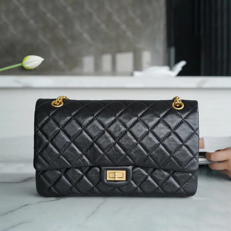 샤넬 2.55 빈티지 플랩백 블랙 금장 라지