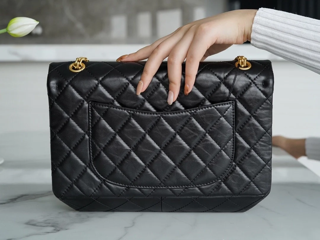 샤넬 2.55 빈티지 플랩백 블랙 금장 라지