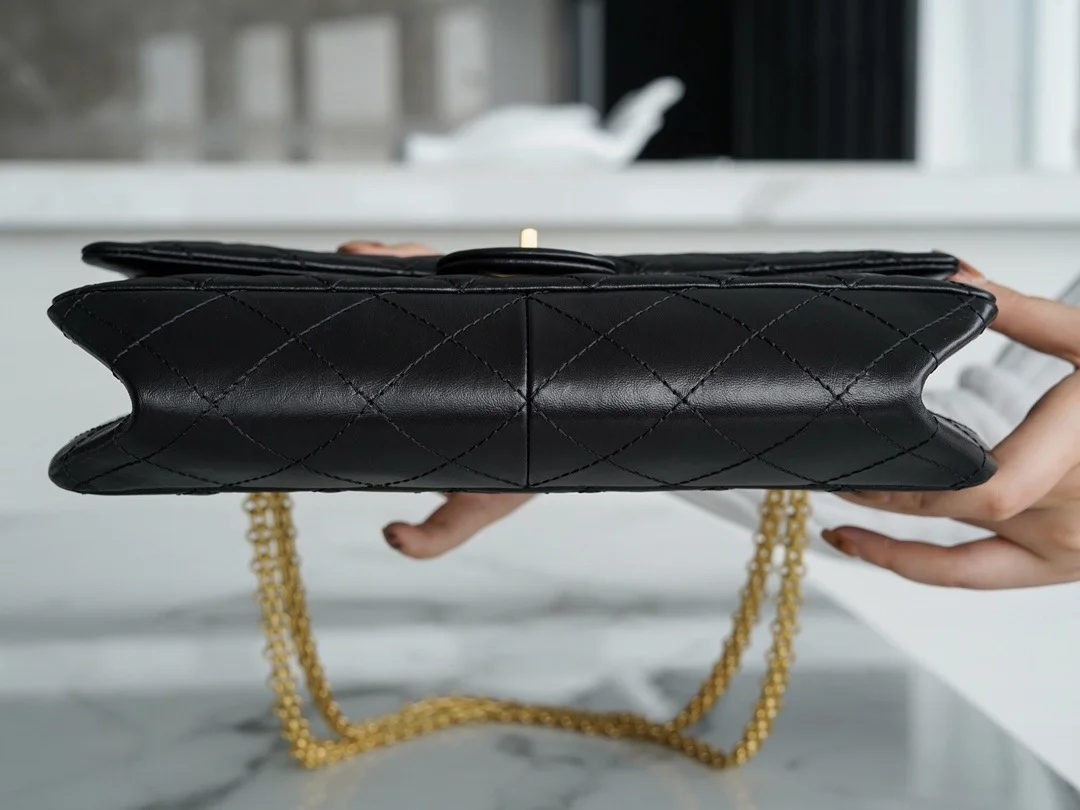 샤넬 2.55 빈티지 플랩백 블랙 금장 라지