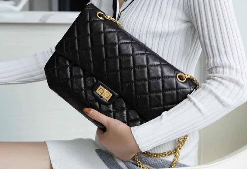 샤넬 2.55 빈티지 플랩백 블랙 금장 라지