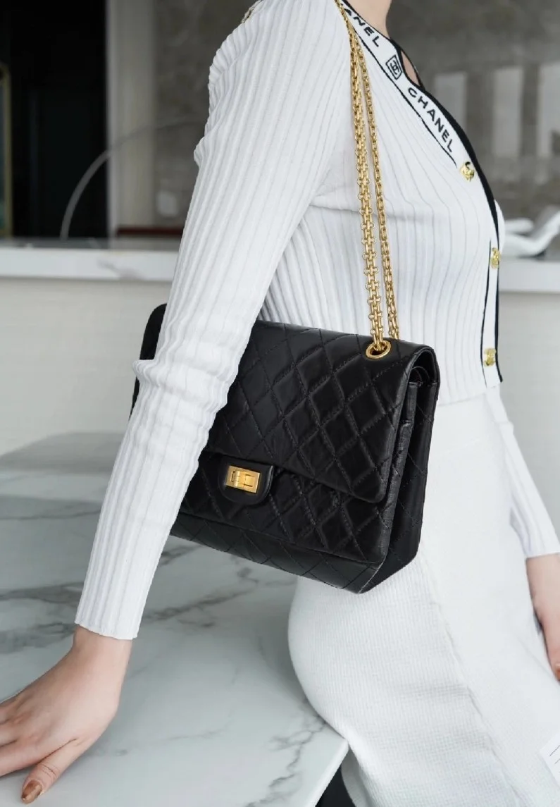 샤넬 2.55 빈티지 플랩백 블랙 금장 라지