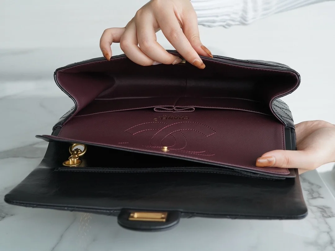 샤넬 2.55 빈티지 플랩백 블랙 금장 라지