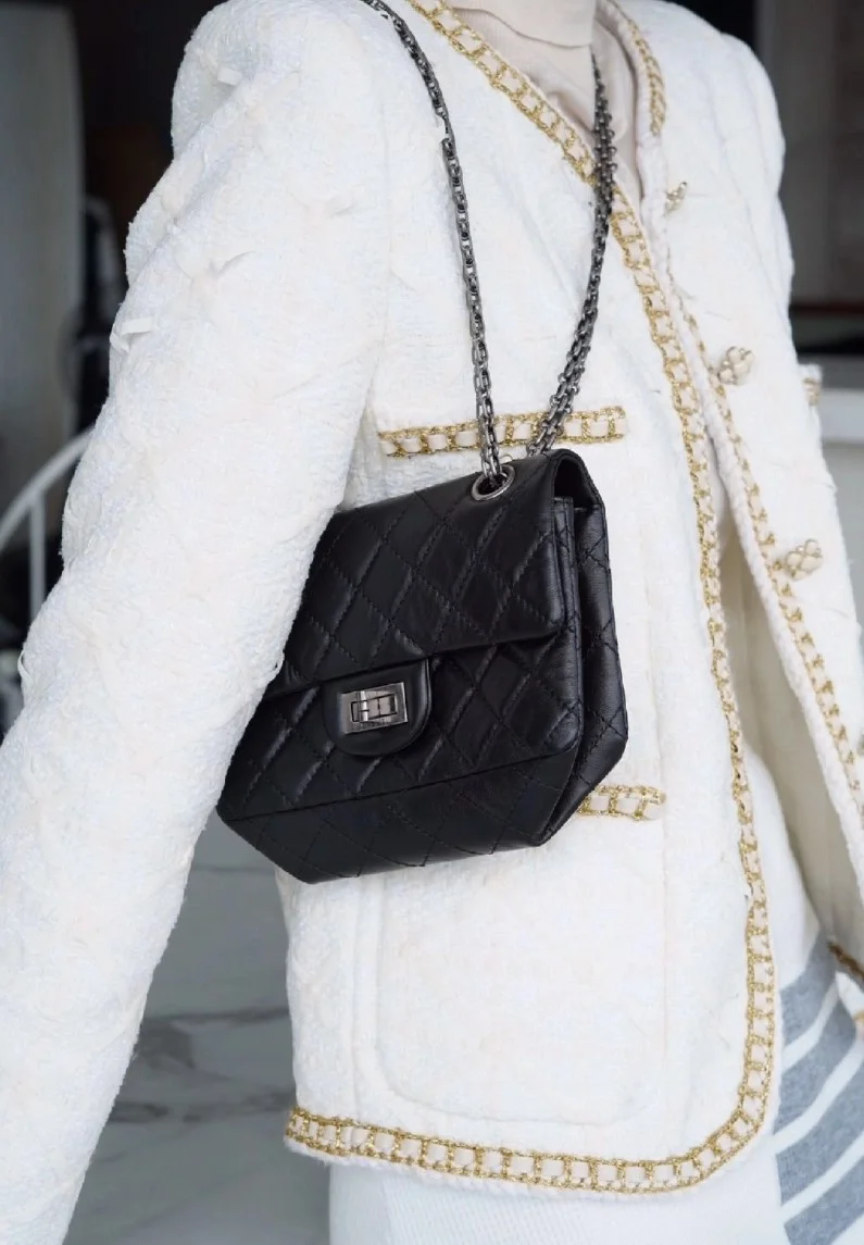 샤넬 2.55 빈티지 플랩백 블랙 은장 미니