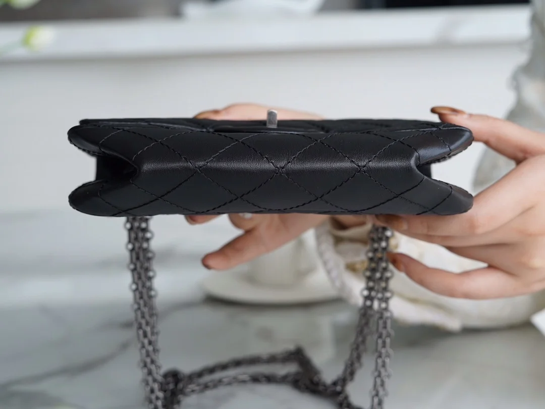 샤넬 2.55 빈티지 플랩백 블랙 은장 미니