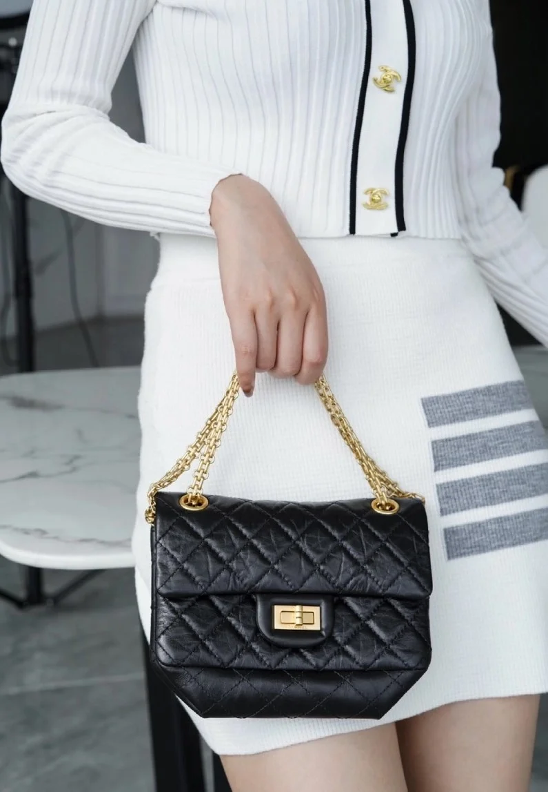 샤넬 2.55 빈티지 플랩백 블랙 금장 미니