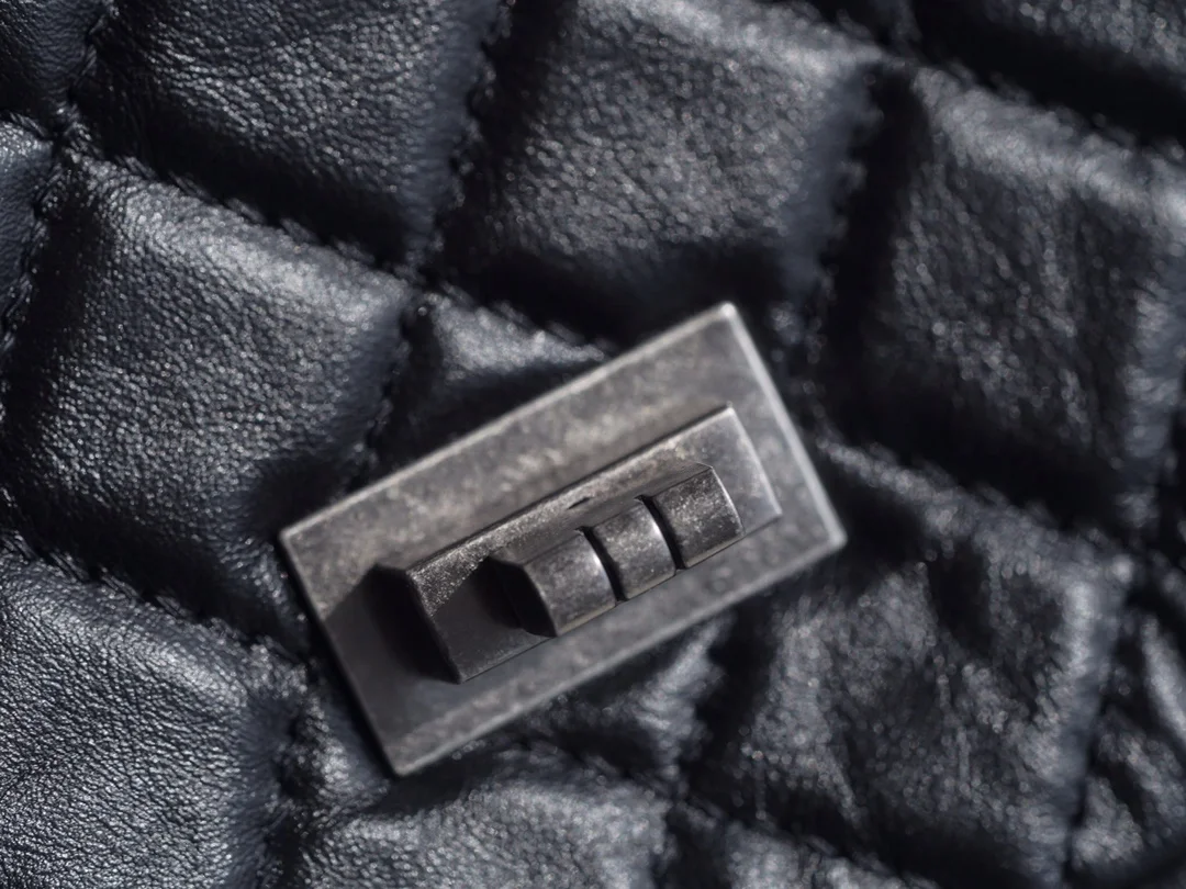 샤넬 2.55 플랩백 미디엄 빈티지 실버 A37586