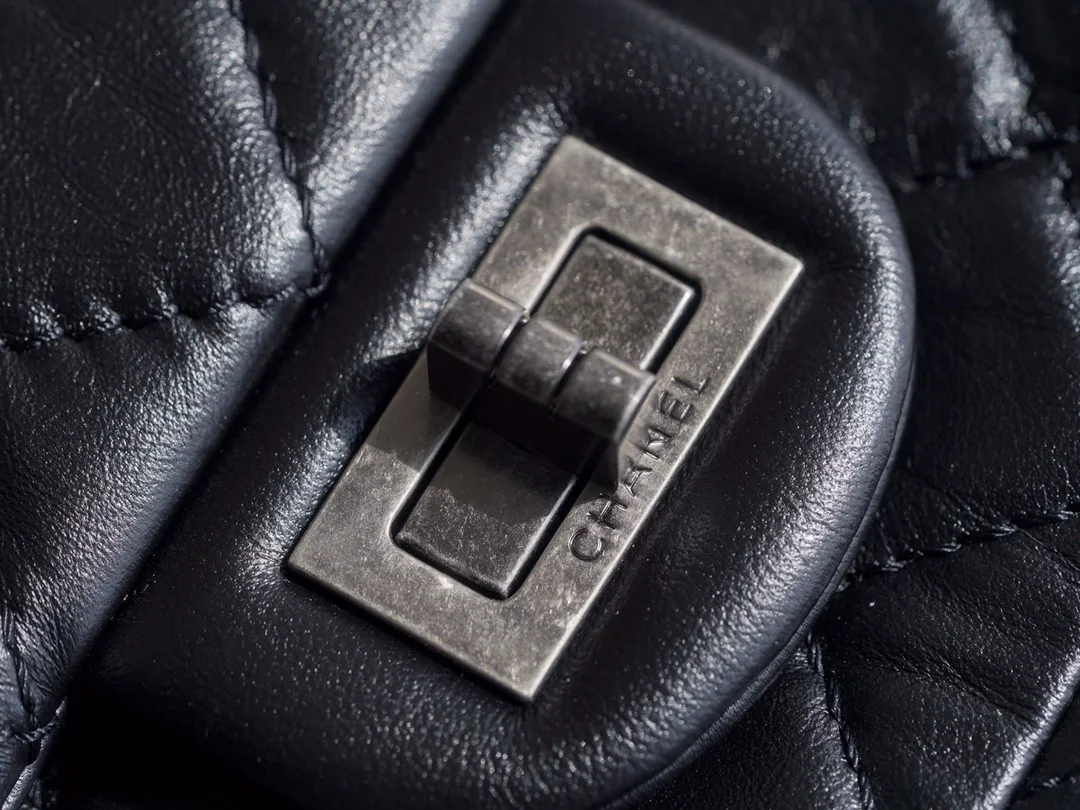 샤넬 2.55 플랩백 미디엄 빈티지 실버 A37586